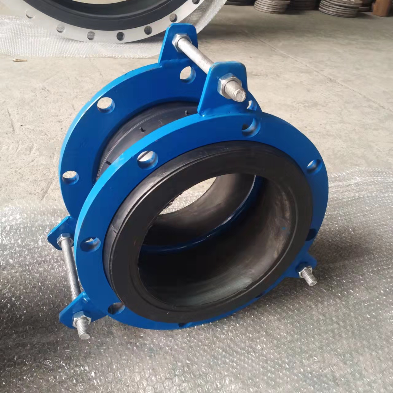 焊限位法蘭式橡膠軟接頭的作用--橡膠軟接頭廠家-撓性軟連接