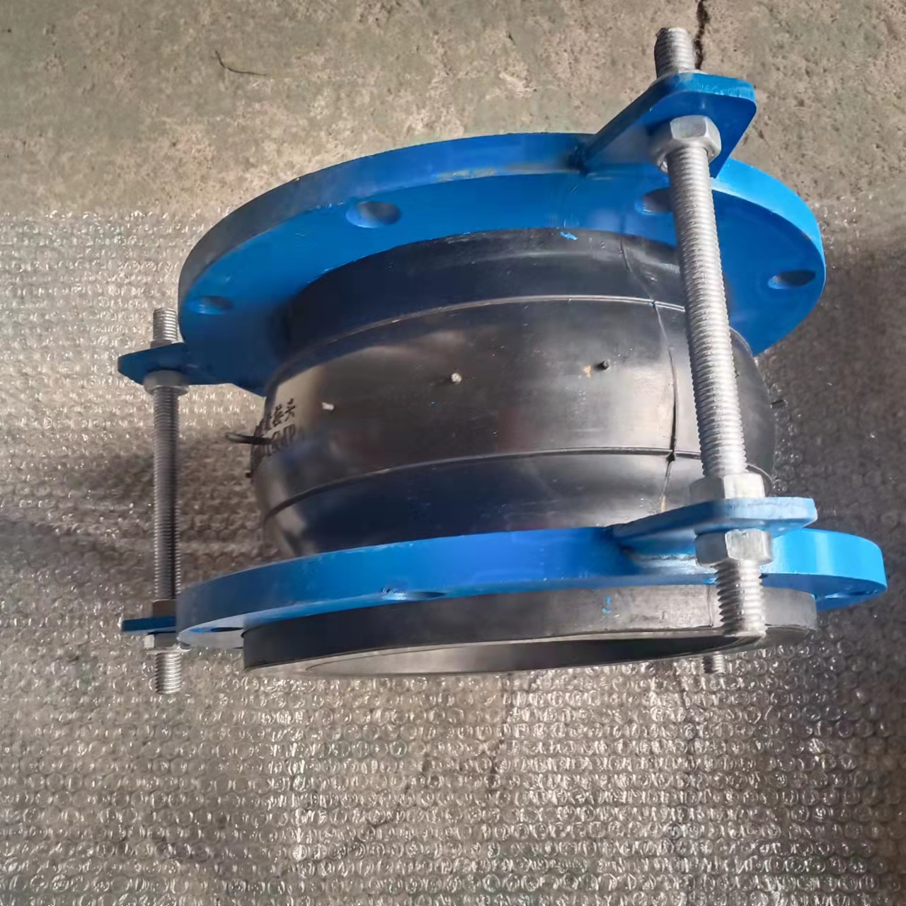 焊限位法蘭式橡膠軟接頭的作用--橡膠軟接頭廠家-撓性軟連接